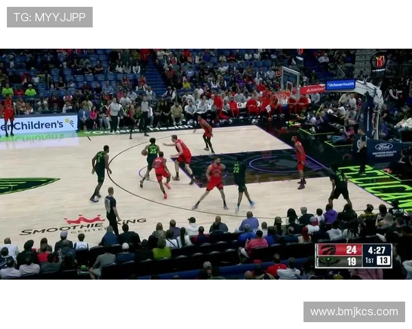 [NBA]琼斯埋伏底角 接博格丹传球命中三分.